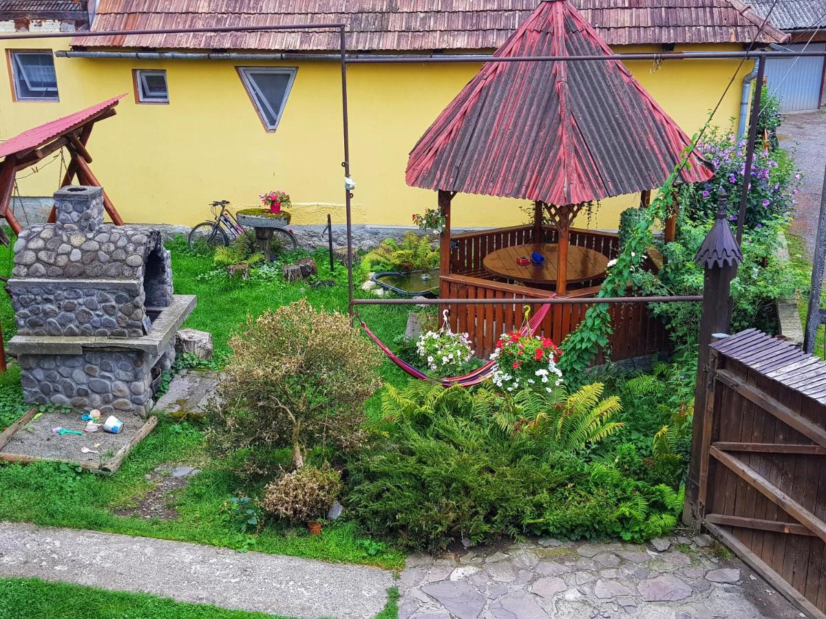 Eszter Panzio Bed & Breakfast Praid Exterior foto